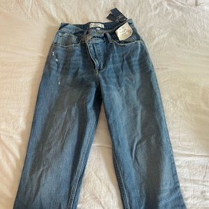 Abercrombie Curve Love size 6 jeans. Never worn with tags on.